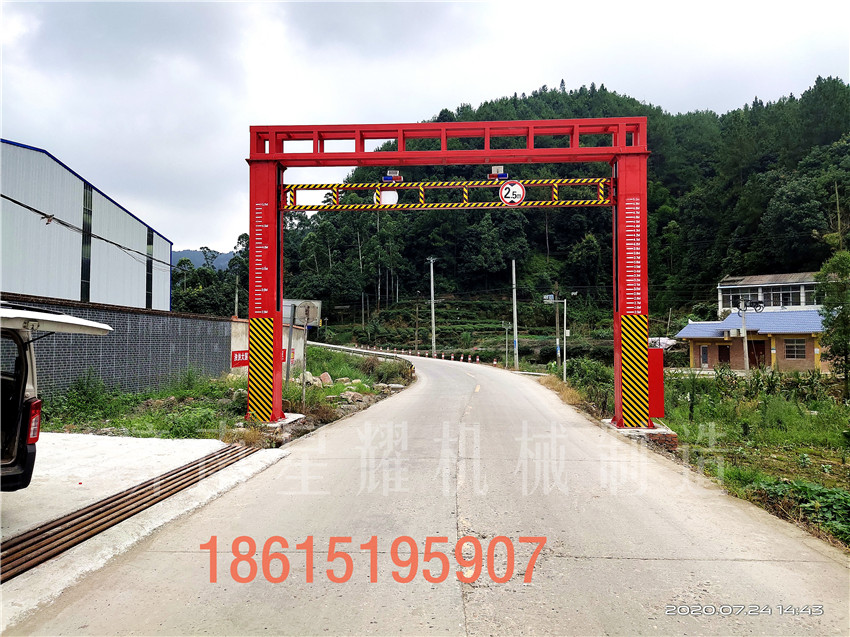 四川自贡限高架2.jpg