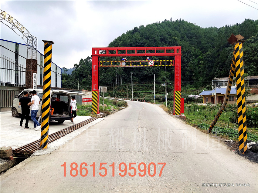 四川自贡限高架1.jpg